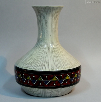 JARRÓN ITALIANO - Realizado en cerámica esmaltada y decorada a mano.
Origen: Italia.